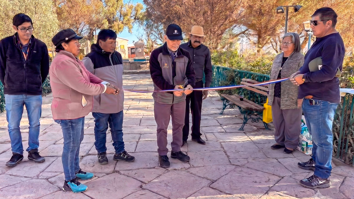 Comunidad de Chiu-Chiu inaugura mejoras en su plaza patrimonial gracias a Fondos Concursables de Codelco